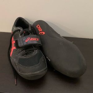 Track throwing shoes